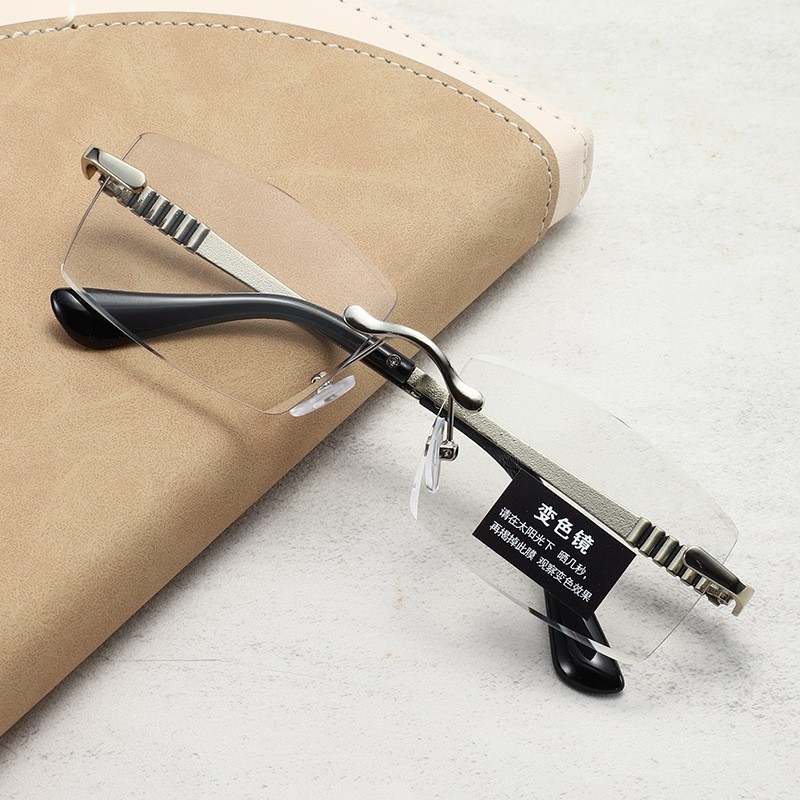 Keret nélküli olvasó szemüveg idős személyek számára, fotokromát lencsékkel és kékfény elleni védelemmel, fém keret