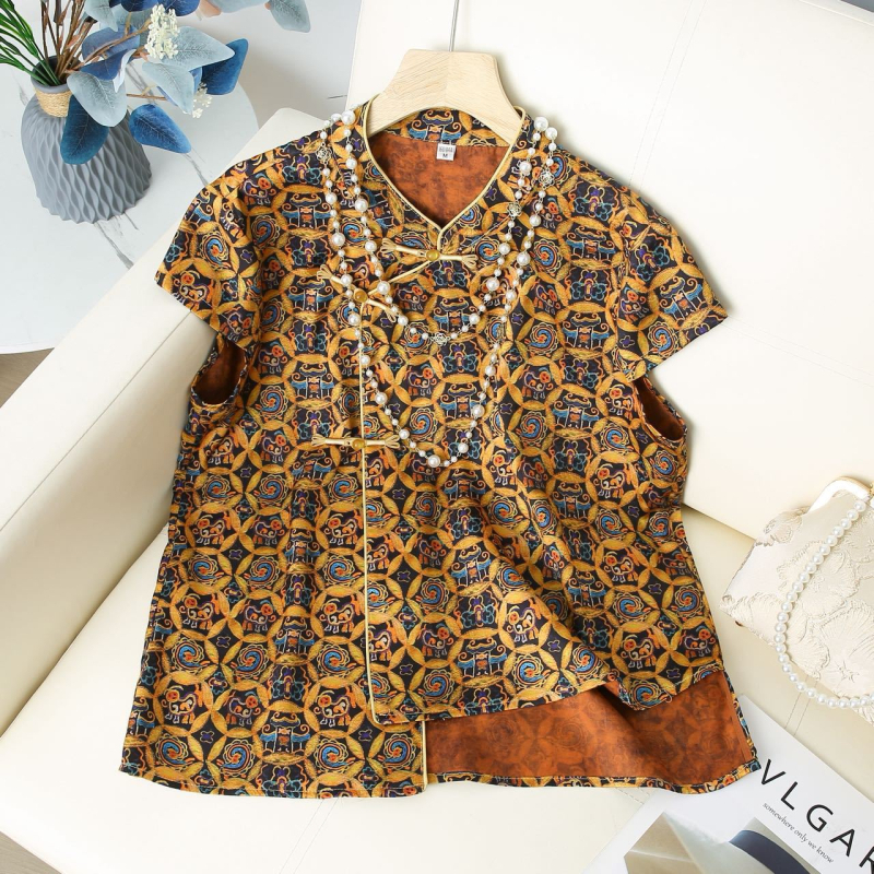 Cămașă cu guler înalt, nasturi pe bandă oblică, mâneci scurte, imprimeu 3D