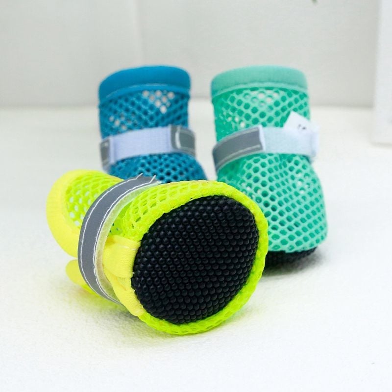 Kis testű kutyák számára nyári lélegző hálós szandáljai, gumiból készült, termikus funkció, import nélkül