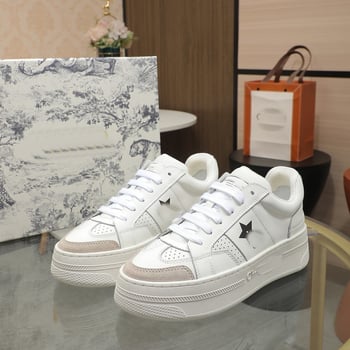 Καμβαϊκά αθλητικά παπούτσια με κέντημα και σχέδιο ζωγραφισμένο με το χέρι, στρογγυλή μύτη, χαμηλός αστράγαλος, καουτσούκ σόλα