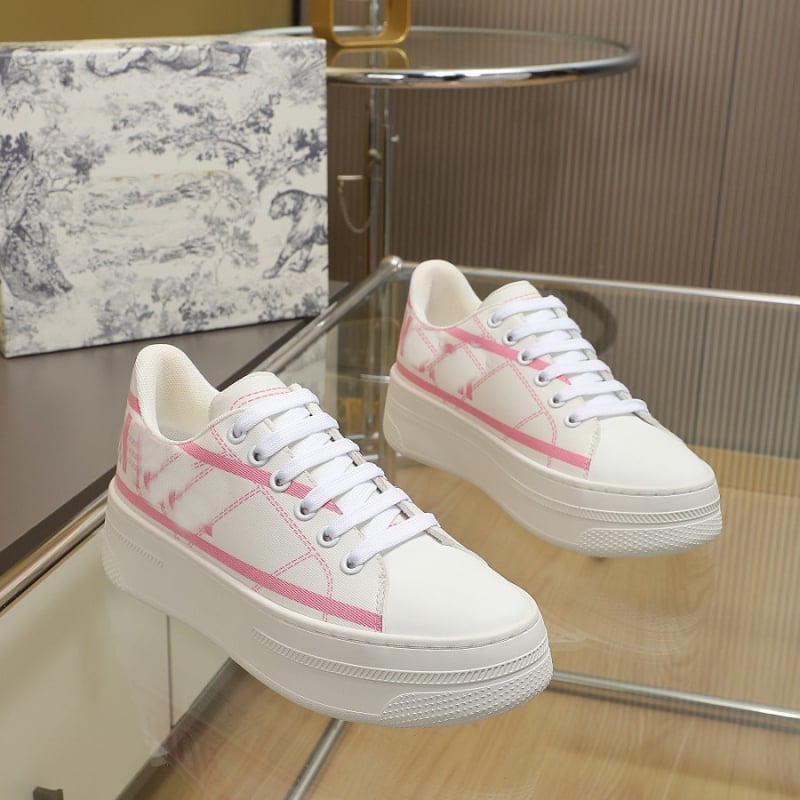 Καμβαϊκά αθλητικά παπούτσια με κέντημα και σχέδιο ζωγραφισμένο με το χέρι, στρογγυλή μύτη, χαμηλός αστράγαλος, καουτσούκ σόλα