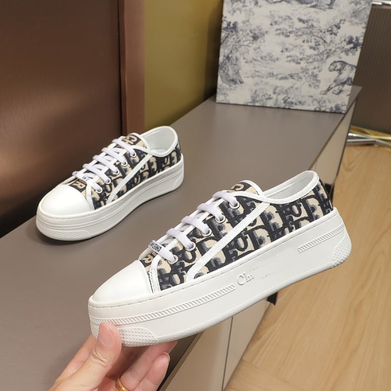 Καμβαϊκά αθλητικά παπούτσια με κέντημα και σχέδιο ζωγραφισμένο με το χέρι, στρογγυλή μύτη, χαμηλός αστράγαλος, καουτσούκ σόλα