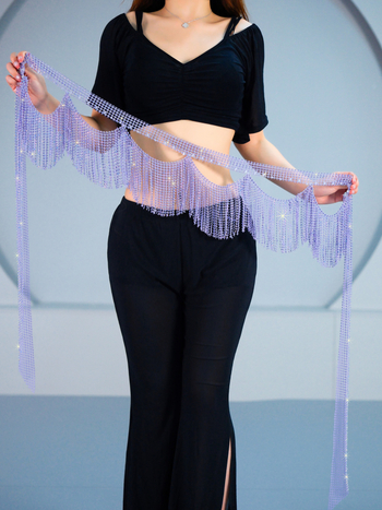 Deluxe hastán csípőkendő hullámos bojtokkal és kristályos díszítéssel, 100% poliészter, keverék kémiai rostok, egyszínű mintázat, táncruházat