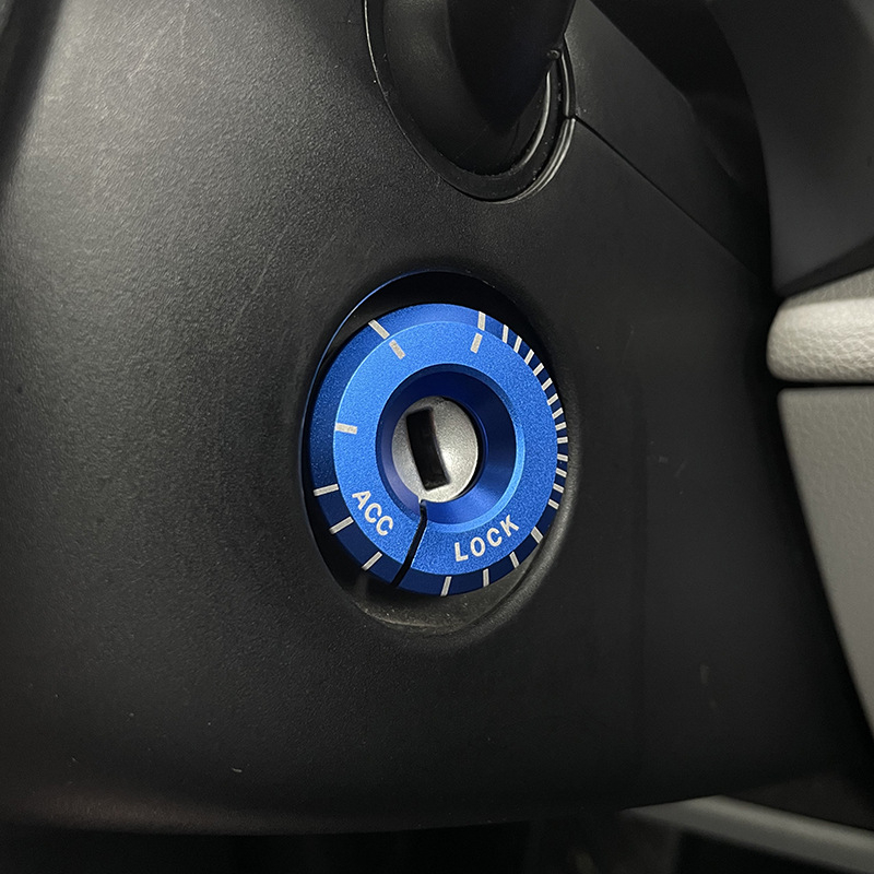 Audi belső kiegészítők: világító gyújtógyűrű és kulcslyuk díszítés A1/A3/Q3/Q2L/TT modellekhez, fém, testreszabás elérhető