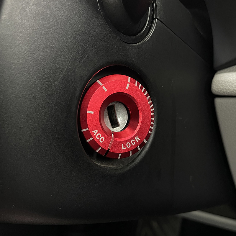 Audi belső kiegészítők: világító gyújtógyűrű és kulcslyuk díszítés A1/A3/Q3/Q2L/TT modellekhez, fém, testreszabás elérhető