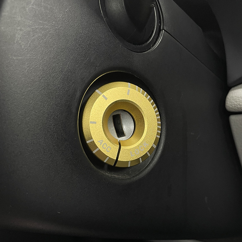 Audi belső kiegészítők: világító gyújtógyűrű és kulcslyuk díszítés A1/A3/Q3/Q2L/TT modellekhez, fém, testreszabás elérhető