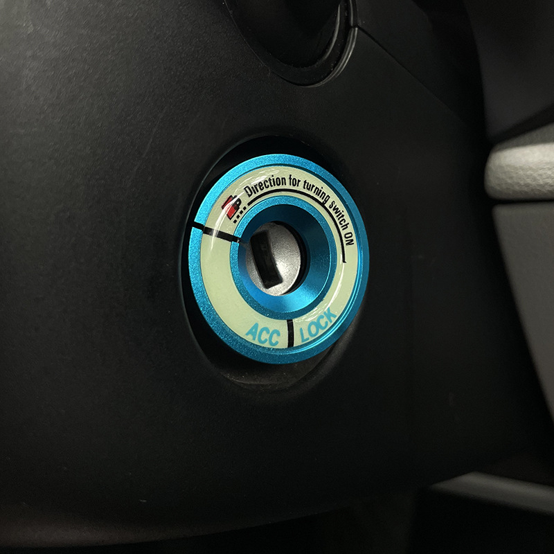 Audi belső kiegészítők: világító gyújtógyűrű és kulcslyuk díszítés A1/A3/Q3/Q2L/TT modellekhez, fém, testreszabás elérhető