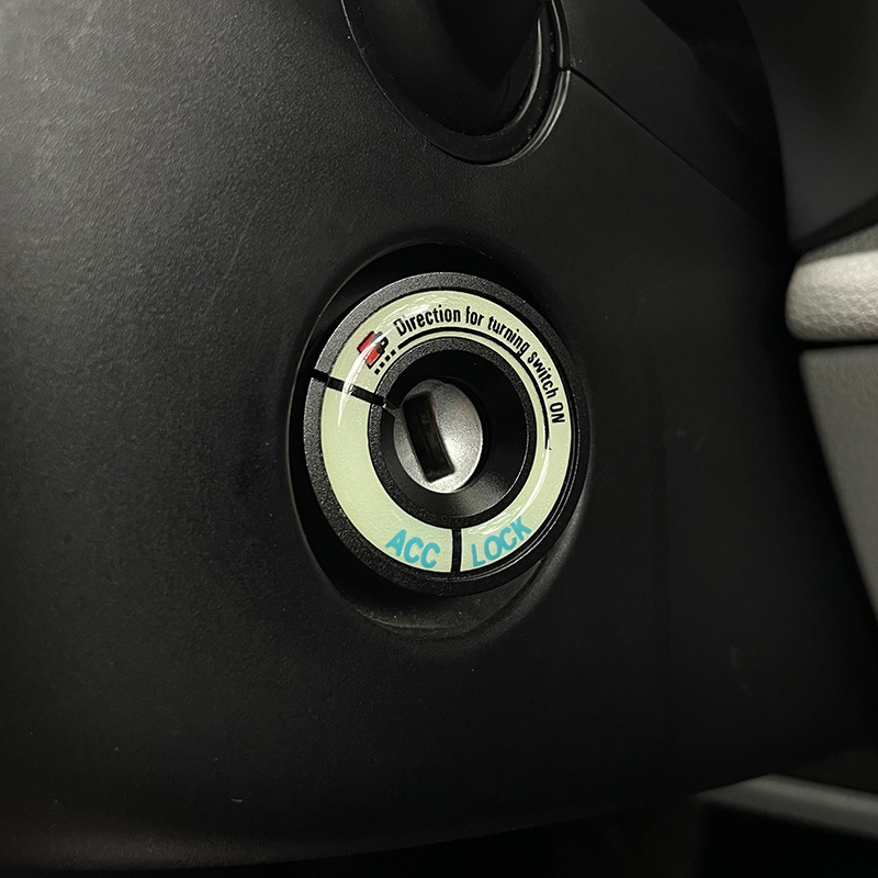 Audi belső kiegészítők: világító gyújtógyűrű és kulcslyuk díszítés A1/A3/Q3/Q2L/TT modellekhez, fém, testreszabás elérhető