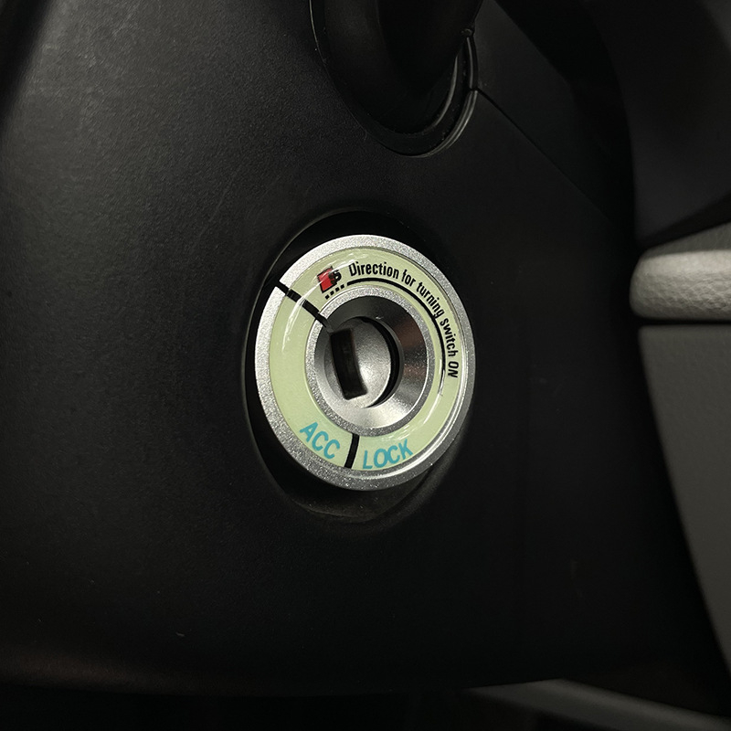 Audi belső kiegészítők: világító gyújtógyűrű és kulcslyuk díszítés A1/A3/Q3/Q2L/TT modellekhez, fém, testreszabás elérhető