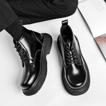 Martin bakancs férfiaknak, marhabőr, középmagas szár, fűzővel, gumi talp