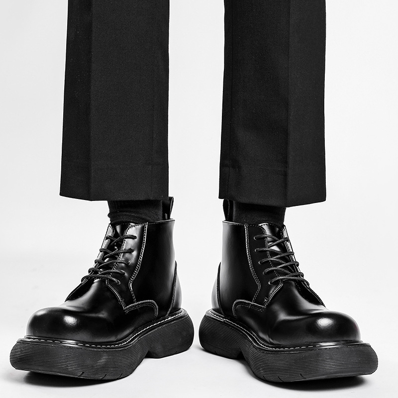 Martin bakancs férfiaknak, marhabőr, középmagas szár, fűzővel, gumi talp