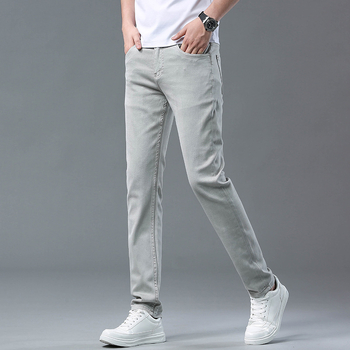 Férfiaknak szóló egyenes szabású farmernadrág, 98% pamut, mikroelasztikus, cipzáras zárás, öt zseb