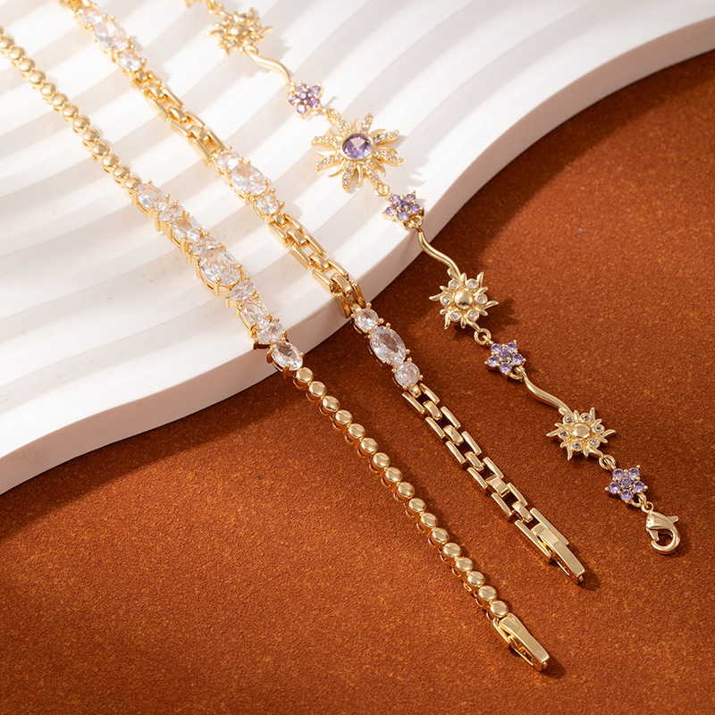 Aranyozott réz karkötő virág alakú geometriai mintával és gyémánt díszítéssel — női divat ékszer