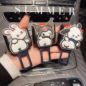 Aranyos karikatúra dizájn az autó belső teréhez — biztonsági öv csat kiegészítő, csatlakozó és dekoratív elem, testreszabás nélkül, logó nélkül