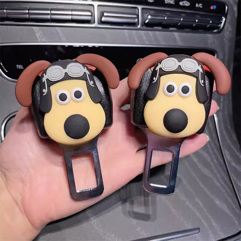 Aranyos karikatúra dizájn az autó belső teréhez — biztonsági öv csat kiegészítő, csatlakozó és dekoratív elem, testreszabás nélkül, logó nélkül