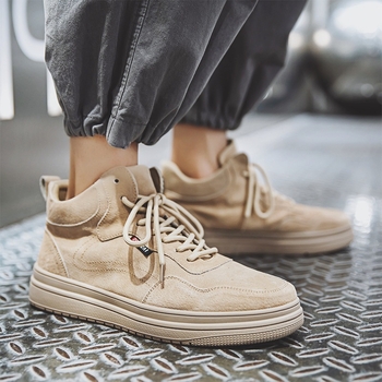 Martin csizmák, valódi bőr felsőréteg, gumi talp, 3–5 cm sarok, középmagas szár