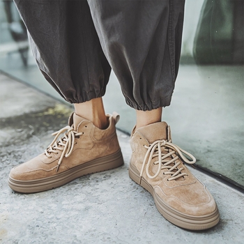 Martin csizmák, valódi bőr felsőréteg, gumi talp, 3–5 cm sarok, középmagas szár