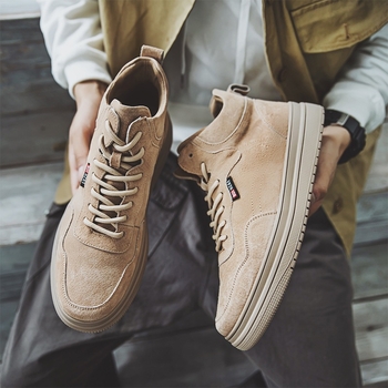 Martin csizmák, valódi bőr felsőréteg, gumi talp, 3–5 cm sarok, középmagas szár