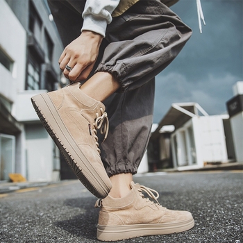 Martin csizmák, valódi bőr felsőréteg, gumi talp, 3–5 cm sarok, középmagas szár