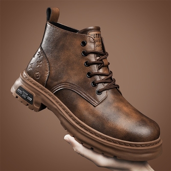 Martin csizma bőr felsőrésszel, gumírozott talppal, kerek orrú, csúszásmentes, melegen tart télen