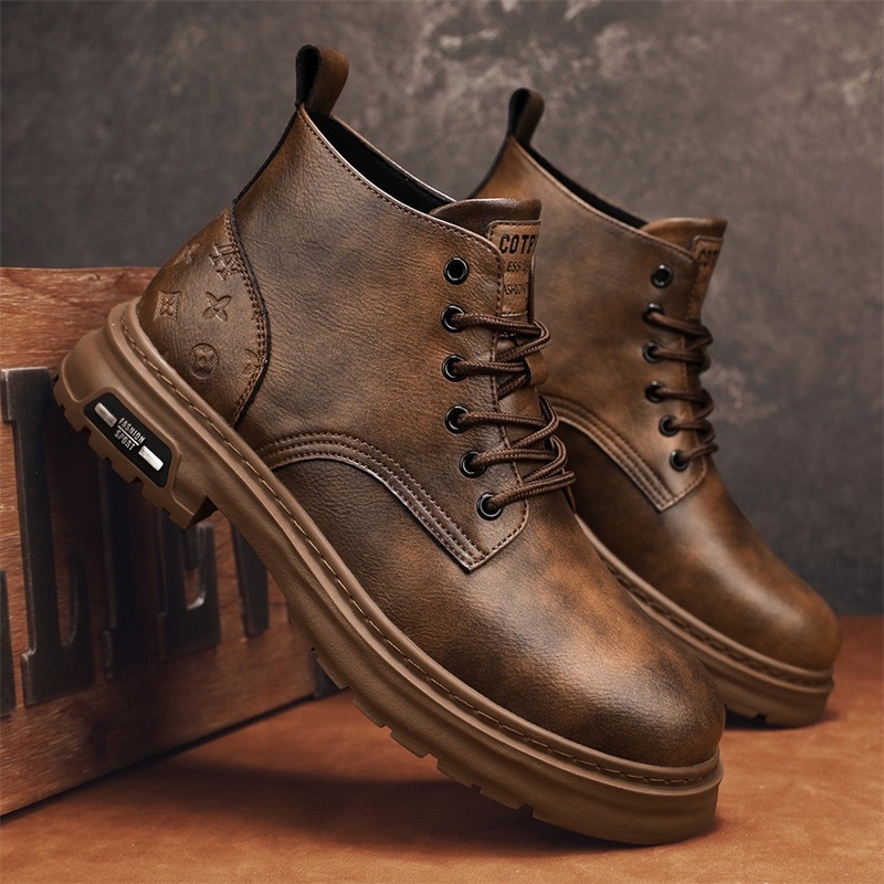 Martin csizma bőr felsőrésszel, gumírozott talppal, kerek orrú, csúszásmentes, melegen tart télen