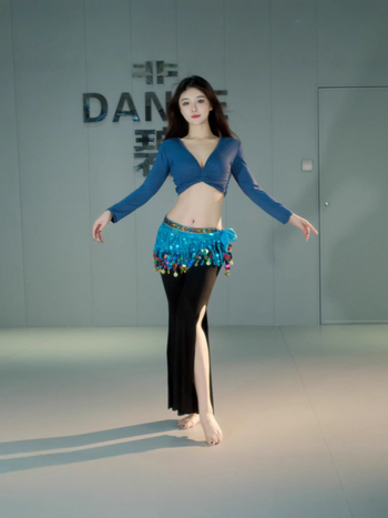 Keleti tánc gyakorló szett kardigán felsővel és hasított nadrággal, modal anyag 30–50% tartalom, téli 2024, stílus Cold Wind – Street Fashionista