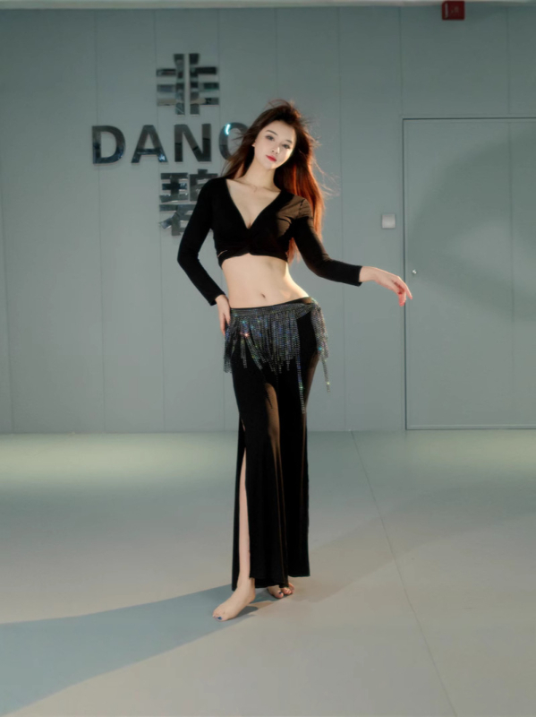 Keleti tánc gyakorló szett kardigán felsővel és hasított nadrággal, modal anyag 30–50% tartalom, téli 2024, stílus Cold Wind – Street Fashionista