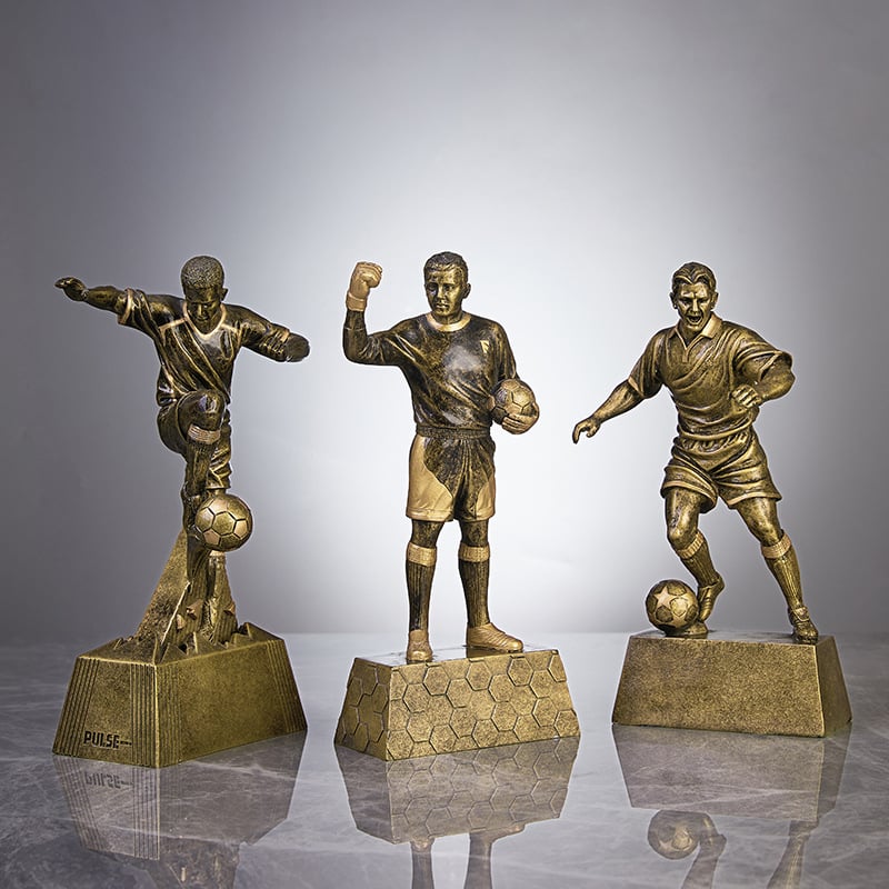 Gyanta szobor futball- és kosárlabda figurákkal, irodai asztali dekorációhoz, modern minimalist stílus