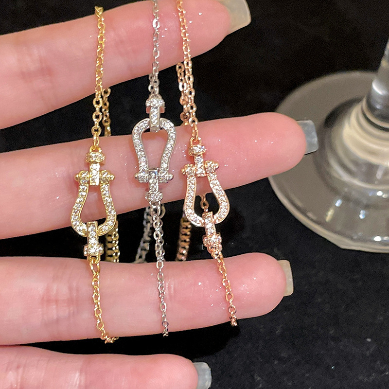 Réz karkötő patkó alakú csattal és cirkón beépítéssel, női könnyű luxus stílusú geometriai dizájn, 2024 őszi megjelenés