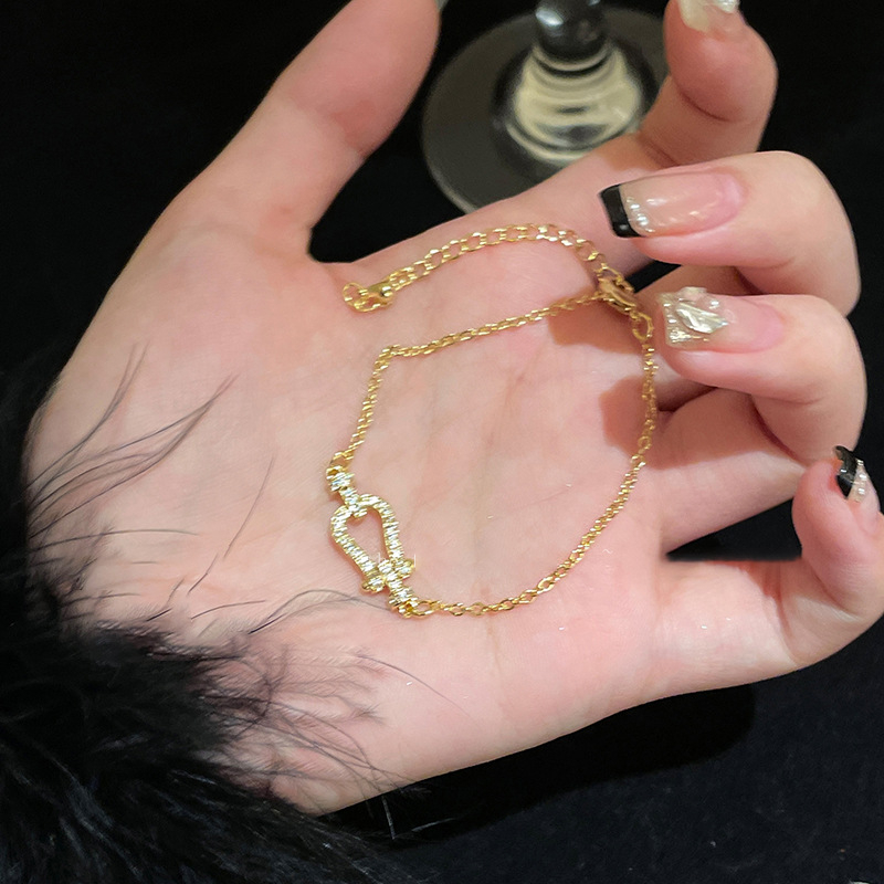 Réz karkötő patkó alakú csattal és cirkón beépítéssel, női könnyű luxus stílusú geometriai dizájn, 2024 őszi megjelenés