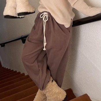 Női téli hócsizma - magas szárú, külső műszőrme, belső műszőrmés bélés, gumírozott talp, 1–3 cm sarok, téli 2025