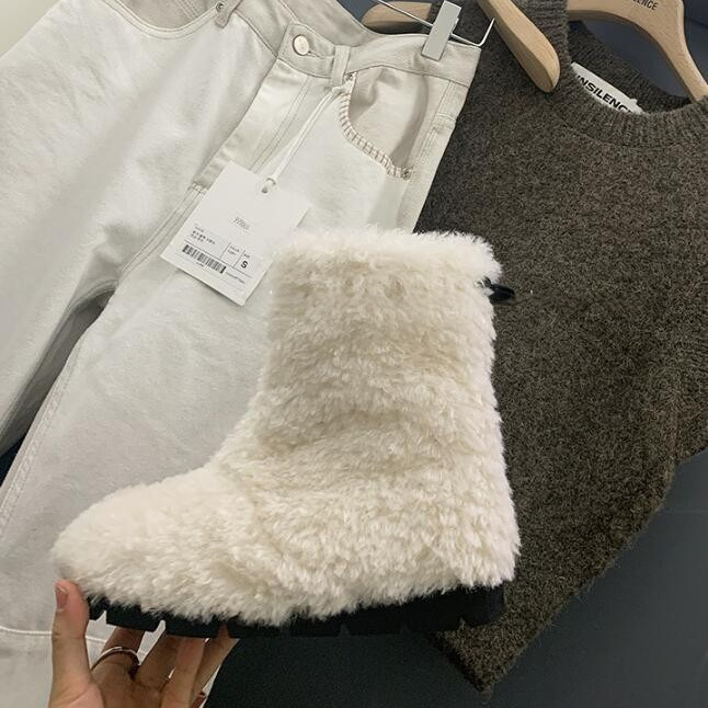 Női téli hócsizma - magas szárú, külső műszőrme, belső műszőrmés bélés, gumírozott talp, 1–3 cm sarok, téli 2025