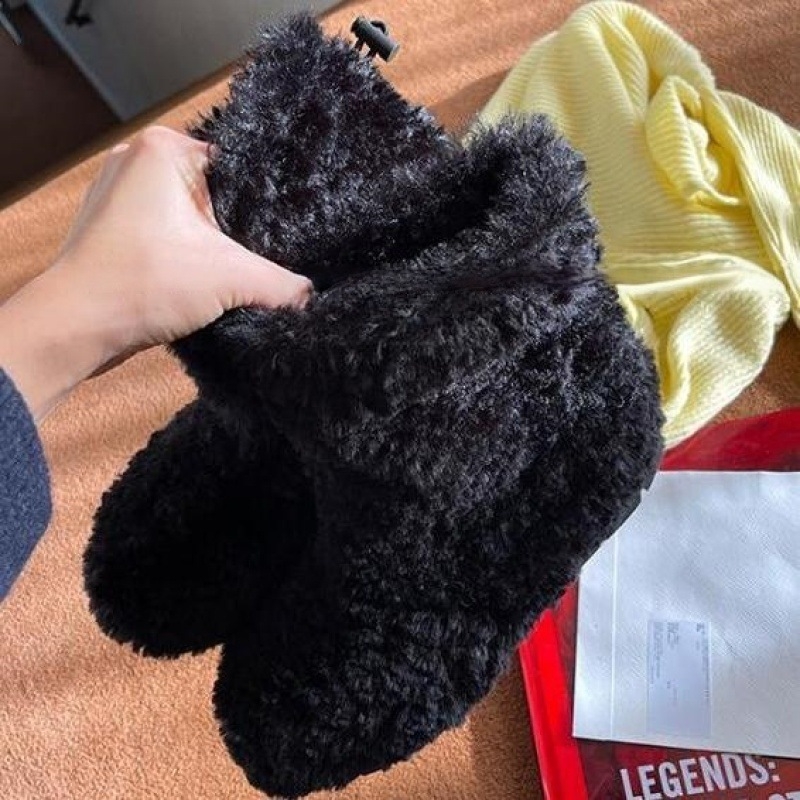 Női téli hócsizma - magas szárú, külső műszőrme, belső műszőrmés bélés, gumírozott talp, 1–3 cm sarok, téli 2025