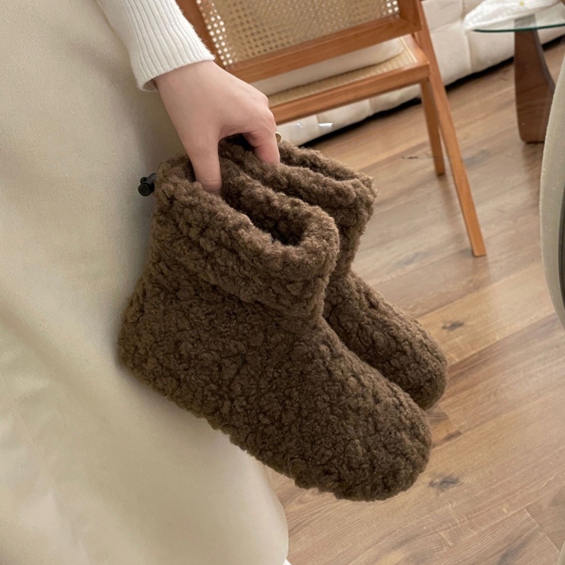 Női téli hócsizma - magas szárú, külső műszőrme, belső műszőrmés bélés, gumírozott talp, 1–3 cm sarok, téli 2025