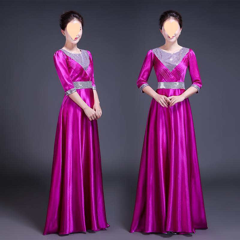 Színpadi kórusruha szegecsekkel, szatén/poliészter anyag, uniszex kialakítás, poliészter-tartalom 90–95%, 2022 nyár