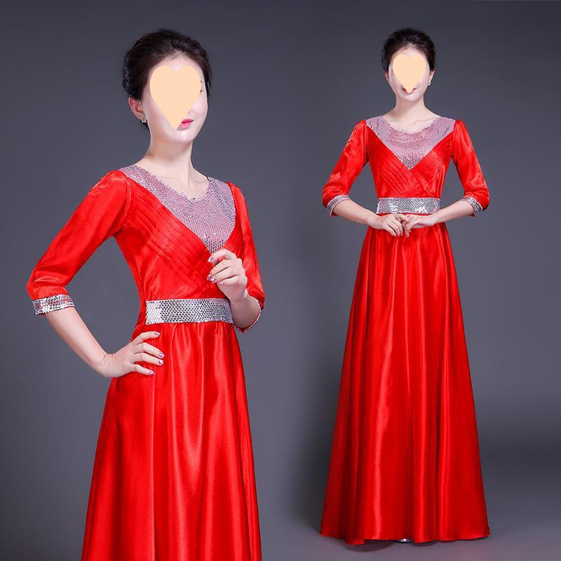 Színpadi kórusruha szegecsekkel, szatén/poliészter anyag, uniszex kialakítás, poliészter-tartalom 90–95%, 2022 nyár