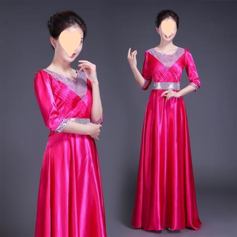 Színpadi kórusruha szegecsekkel, szatén/poliészter anyag, uniszex kialakítás, poliészter-tartalom 90–95%, 2022 nyár