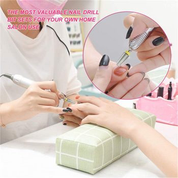 5-in-1 multiműködő körömerő fej kéz- és lábápoláshoz; anyagok: fém, titán acél, szénacél; nettó tömeg 8 g