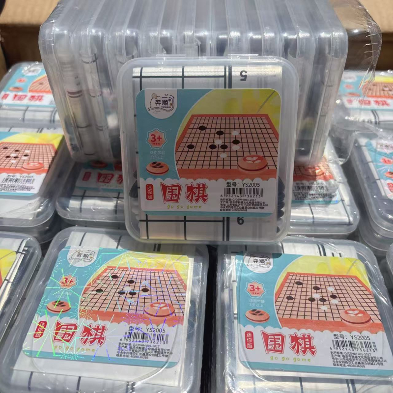 Hordozható mini többjátékos sakkkészlet – műanyag kivitelezés – 4–14 éveseknek