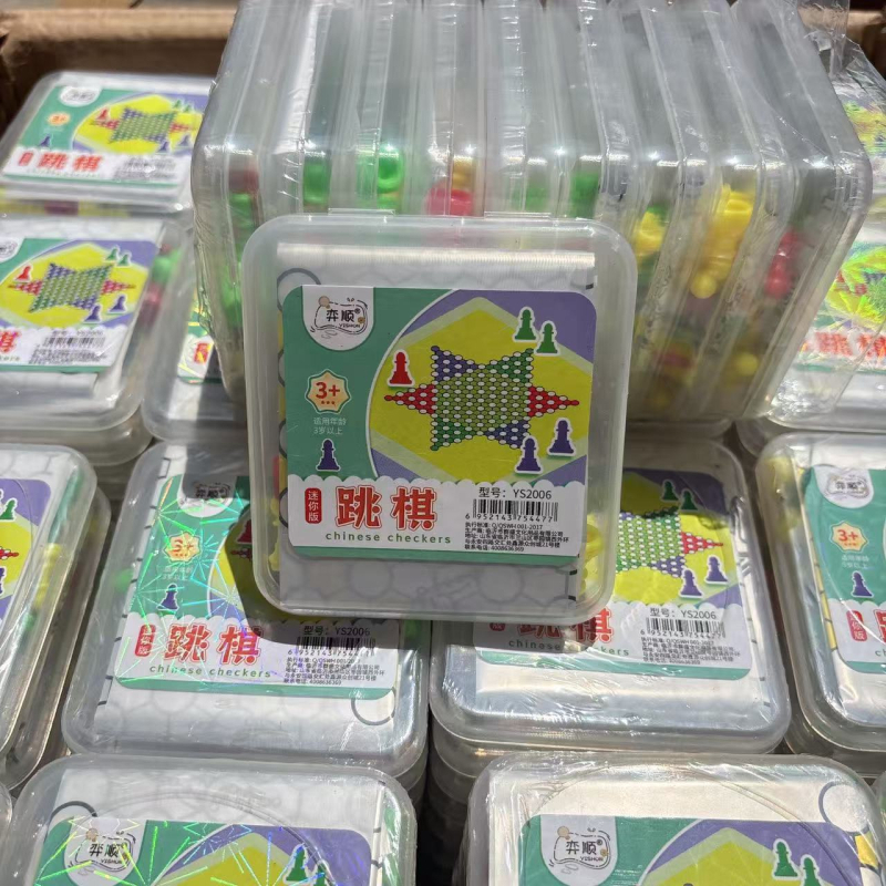 Hordozható mini többjátékos sakkkészlet – műanyag kivitelezés – 4–14 éveseknek