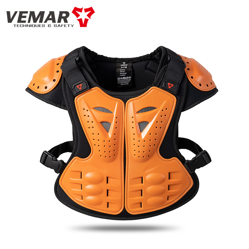 Kemény héjjal készült gyermekvédő felszerelés — derék- és vállvédelmet biztosít külső kerékpározáshoz és görkorcsolázáshoz