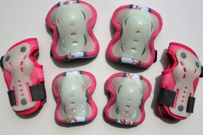 Gyerekeknek szóló védőfelszerelés-készlet görkorcsolyázáshoz és kerékpározáshoz — tenyér-, könyök- és térdvédők; gumitest; 60 darabos készlet