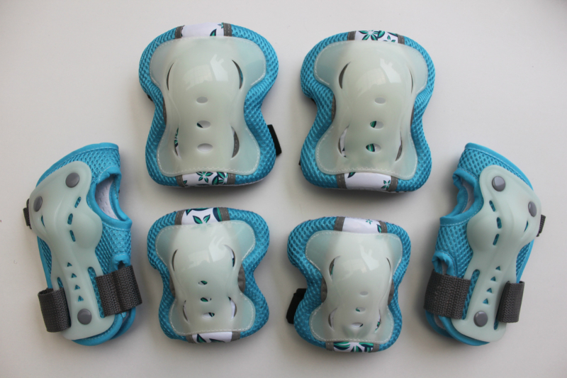 Gyerekeknek szóló védőfelszerelés-készlet görkorcsolyázáshoz és kerékpározáshoz — tenyér-, könyök- és térdvédők; gumitest; 60 darabos készlet