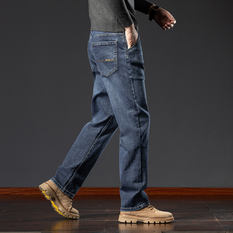 Muške traperice ravnog kroja, srednji struk, zatvarač na zip, baršunasta podstava