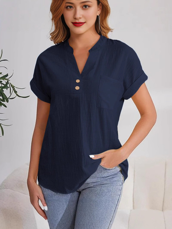 Női ing pamut-len keverék, mosott gyűrődéses textúra, rövid ujjú, V-nyakú, laza fazon, gombos záródás egy sor és csatok