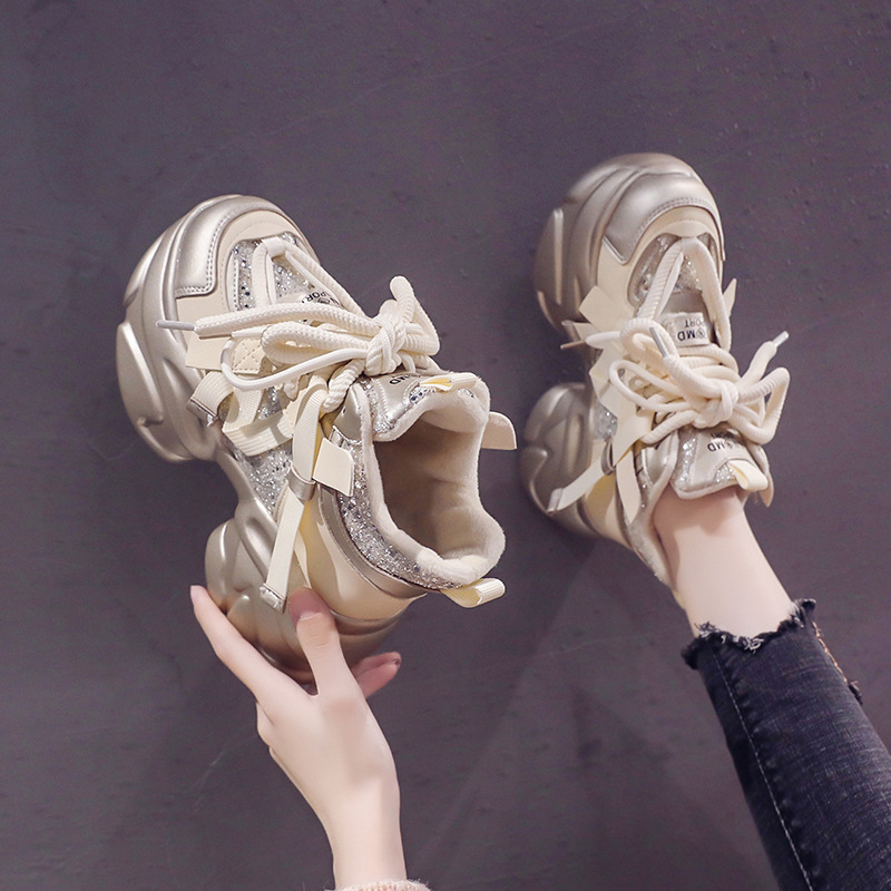 Adidași femei în stil dad sneakers, partea superioară din raffia, căptușeală din pluș artificial, talpă din cauciuc, model color-block, șireturi, talpă rocking, iarna 2023