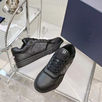 Adidași sport unisex, partea superioară din pluș artificial, detalii din piele ceruită, branț din piele artificială, talpă din cauciuc, vârf rotund, model cu dungi.