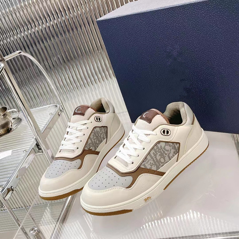 Adidași sport unisex, partea superioară din pluș artificial, detalii din piele ceruită, branț din piele artificială, talpă din cauciuc, vârf rotund, model cu dungi.