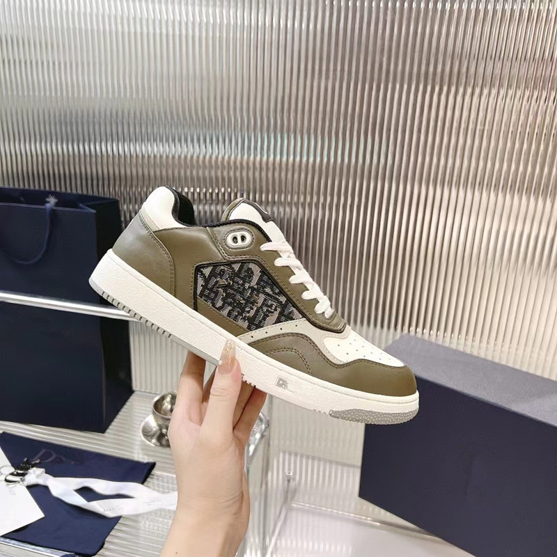 Adidași sport unisex, partea superioară din pluș artificial, detalii din piele ceruită, branț din piele artificială, talpă din cauciuc, vârf rotund, model cu dungi.