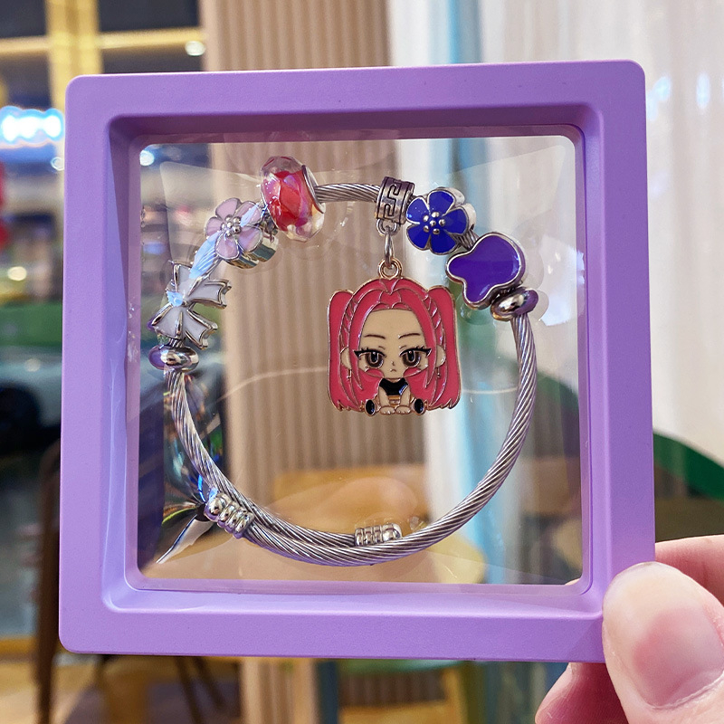 Uniszex karkötő ötvözetből, kézzel készített gyöngyökkel, rajzfilmfigurák motívummal, divatos kézrevaló kiegészítő, tél 2025